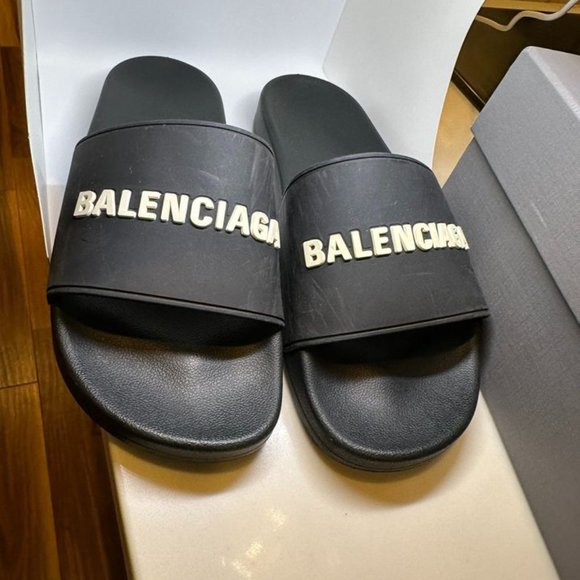 BALENCIAGA MEN\'S POOL SLIDE SANDAL IN BLACK/WHITE main image 8